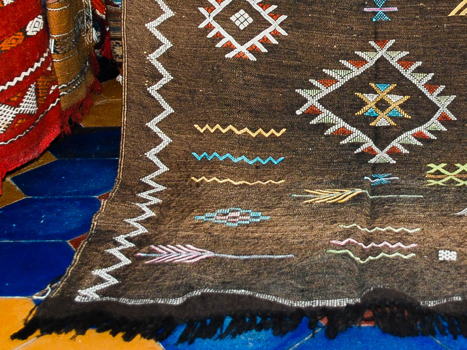 Morocco rug Faded Black sabra Rug Vintage sabra Rug Berber Moroccan handmade boho style 148 X 84 Cm (58 X 33 inches)