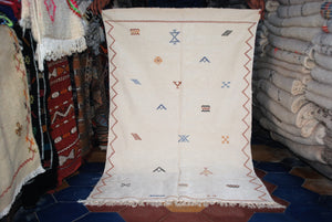 Morocco rug Faded White sabra Rug Vintage sabra Rug Berber Moroccan handmade boho style 148 X 84 Cm (58 X 33 inches)